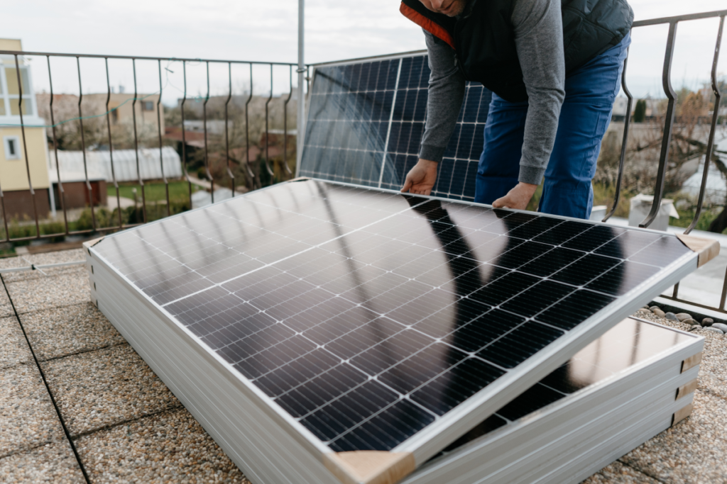 Paneles Solares Monocristalinos de alta eficiencia. Listos para instalarse en el domicilio.